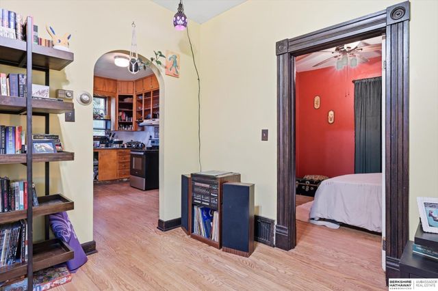 982 S 50th Street, Omaha, NE 68106