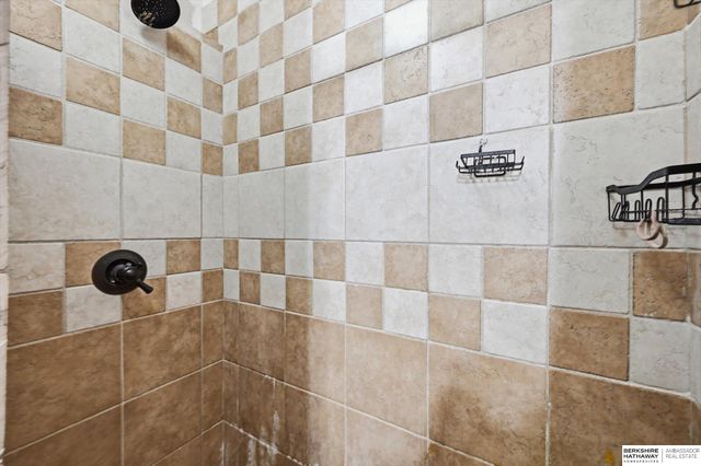 982 S 50th Street, Omaha, NE 68106