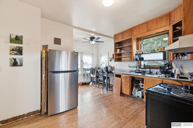 982 S 50th Street, Omaha, NE 68106