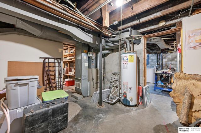 982 S 50th Street, Omaha, NE 68106