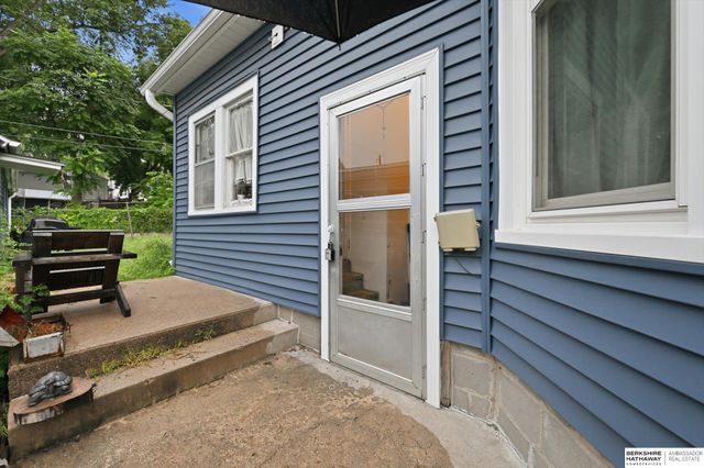 982 S 50th Street, Omaha, NE 68106