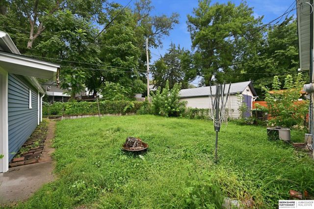 982 S 50th Street, Omaha, NE 68106
