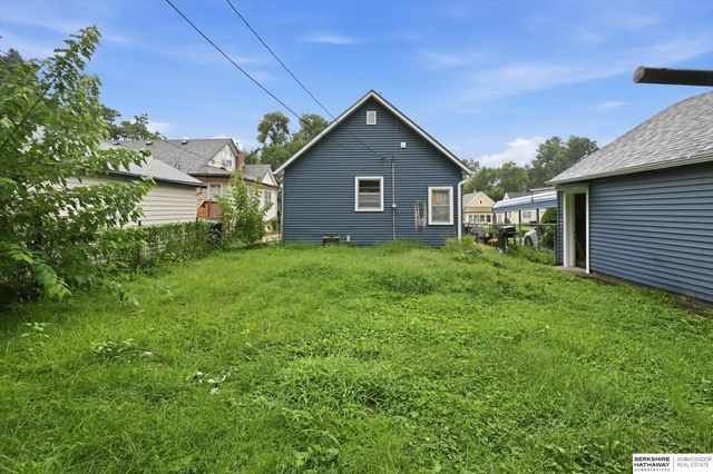 982 S 50th Street, Omaha, NE 68106