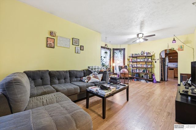 982 S 50th Street, Omaha, NE 68106