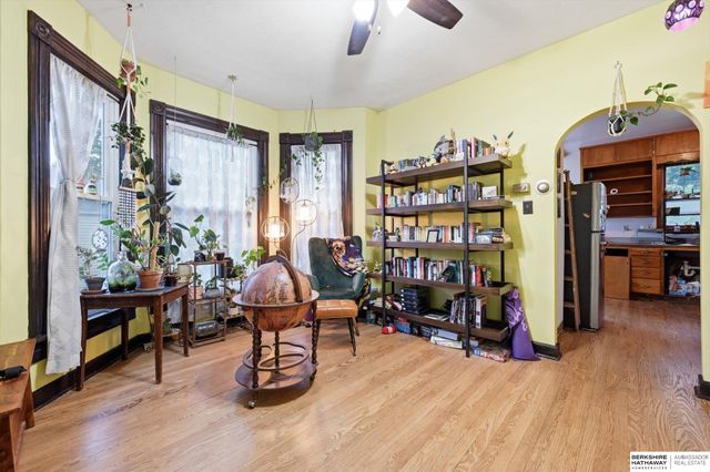 982 S 50th Street, Omaha, NE 68106