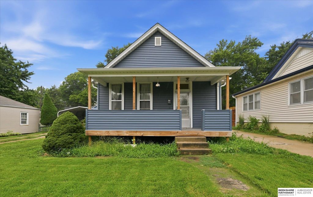 982 S 50th Street, Omaha, NE 68106