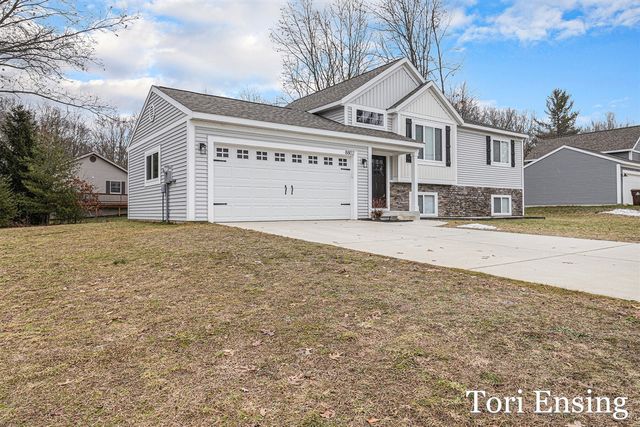 8802 Huron Drive, Howard City, MI 49329