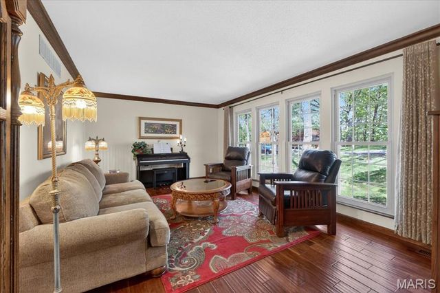 1517 Lingonberry Court, High Ridge, MO 63049