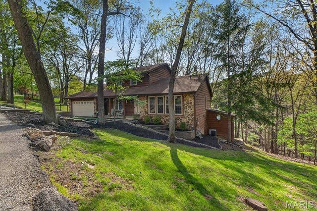 1517 Lingonberry Court, High Ridge, MO 63049