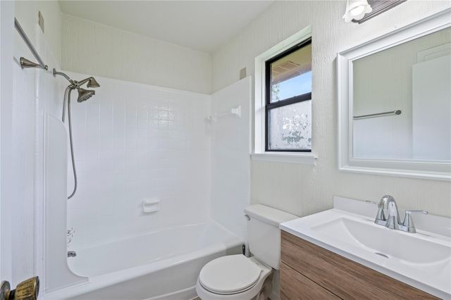 19 Mockingbird Lane, Dayton, TX 77535