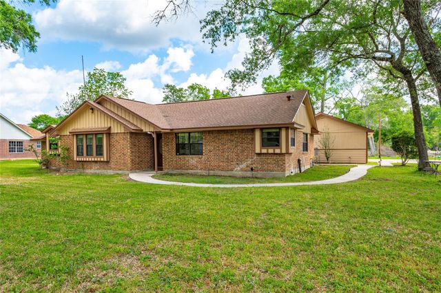 19 Mockingbird Lane, Dayton, TX 77535
