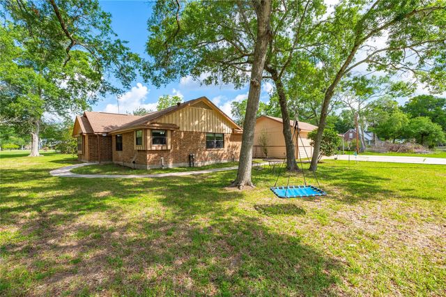 19 Mockingbird Lane, Dayton, TX 77535