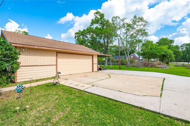 19 Mockingbird Lane, Dayton, TX 77535