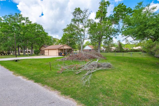 19 Mockingbird Lane, Dayton, TX 77535