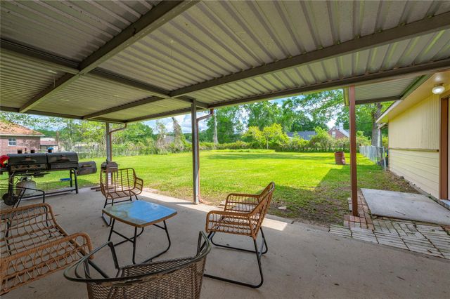 19 Mockingbird Lane, Dayton, TX 77535