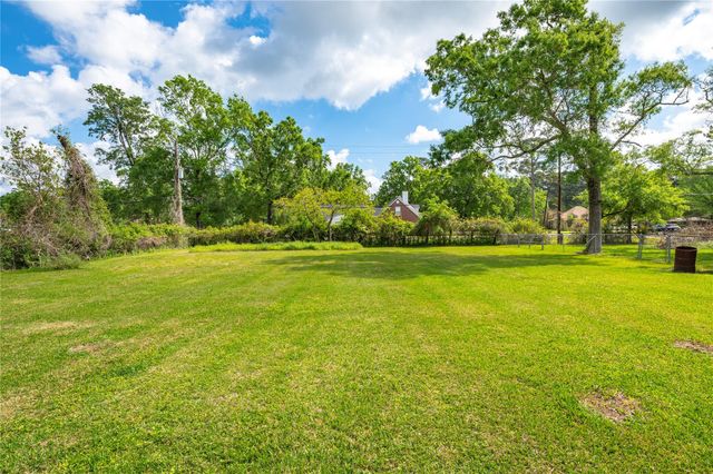 19 Mockingbird Lane, Dayton, TX 77535