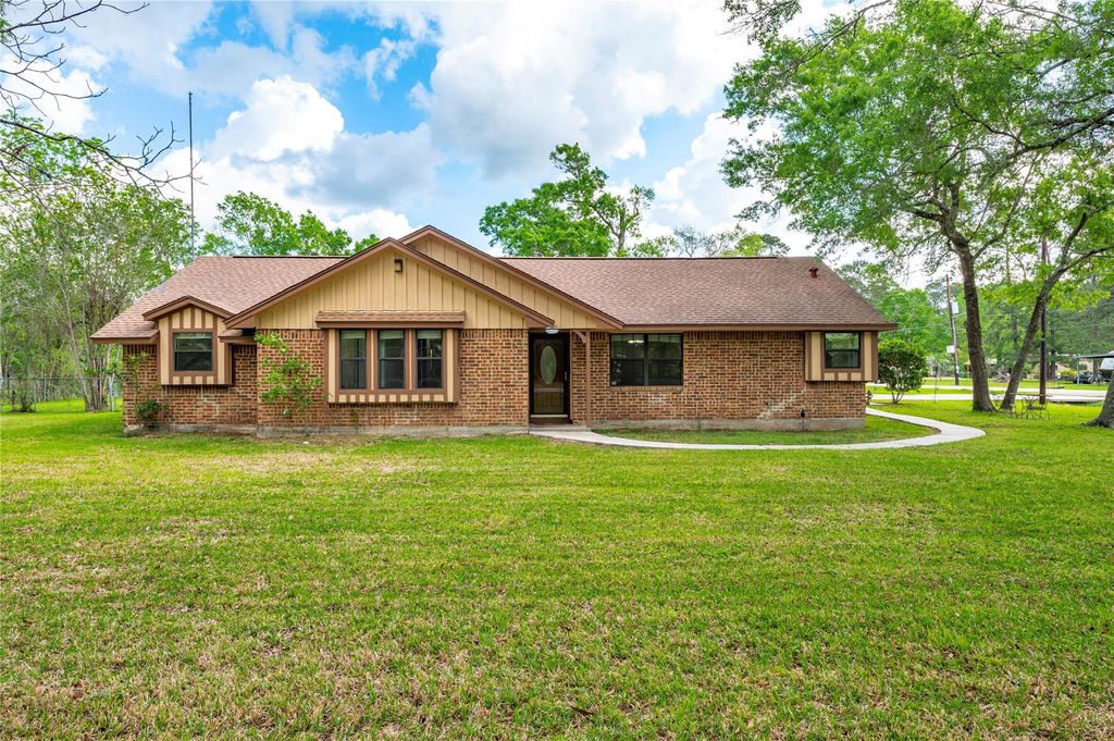 19 Mockingbird Lane, Dayton, TX 77535