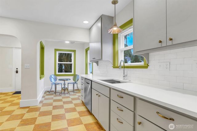 6616 Flora Avenue S, Seattle, WA 98108