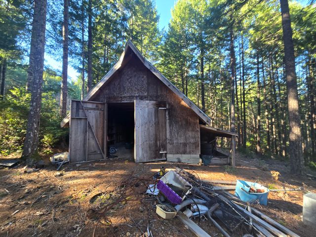 8750 Wilder Ridge Road, Ettersburg, CA 95542