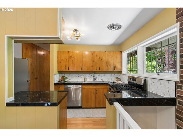 2833 Ne 89TH Ave, Portland, OR 97220