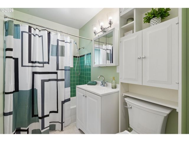 2833 Ne 89TH Ave, Portland, OR 97220