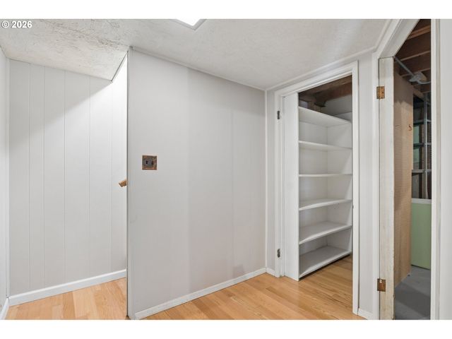 2833 Ne 89TH Ave, Portland, OR 97220