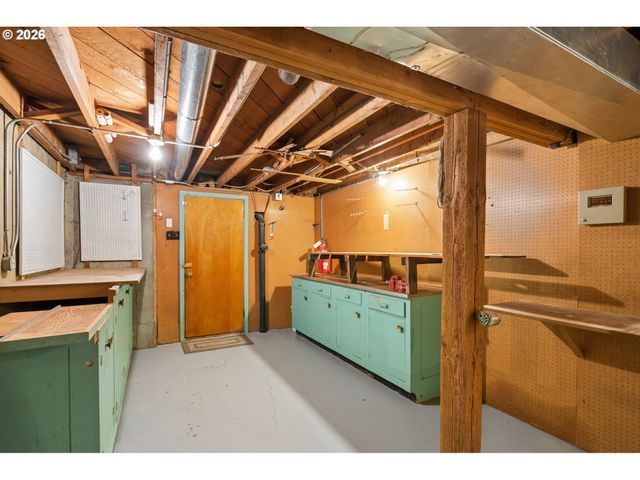 2833 Ne 89TH Ave, Portland, OR 97220