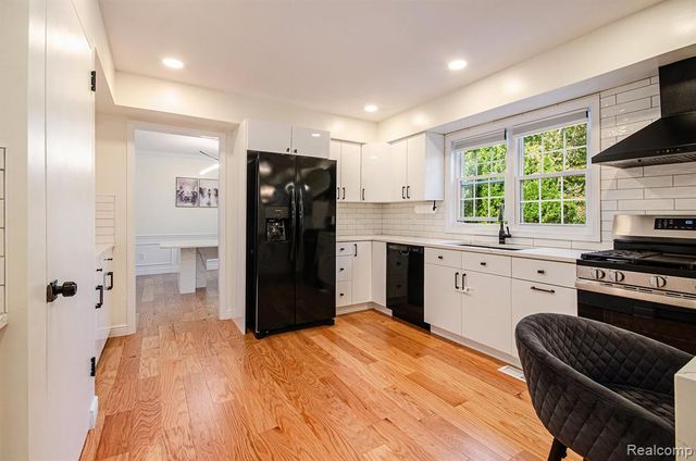 1609 Kilburn Road, Rochester Hills, MI 48306