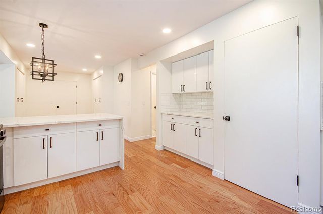 1609 Kilburn Road, Rochester Hills, MI 48306