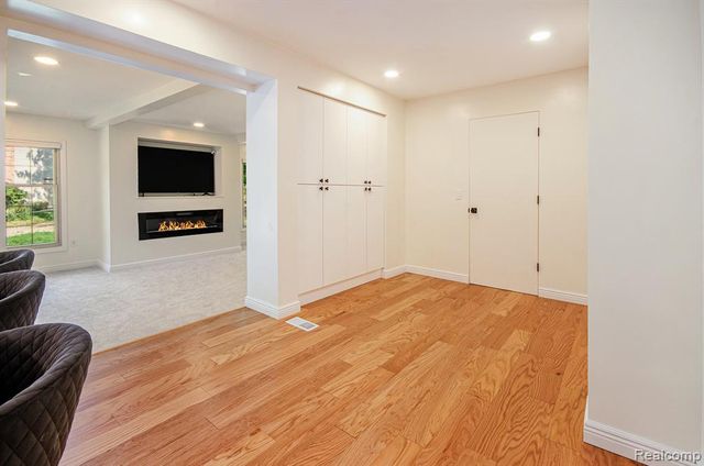 1609 Kilburn Road, Rochester Hills, MI 48306