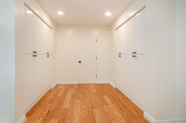 1609 Kilburn Road, Rochester Hills, MI 48306