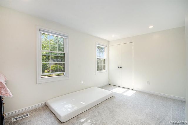 1609 Kilburn Road, Rochester Hills, MI 48306