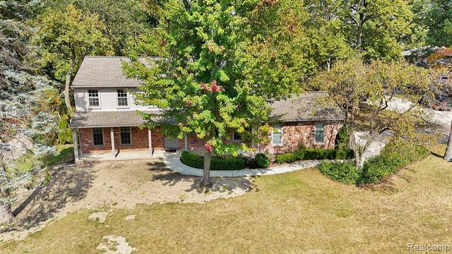 1609 Kilburn Road, Rochester Hills, MI 48306