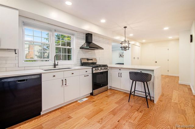 1609 Kilburn Road, Rochester Hills, MI 48306