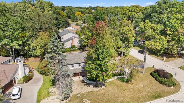 1609 Kilburn Road, Rochester Hills, MI 48306