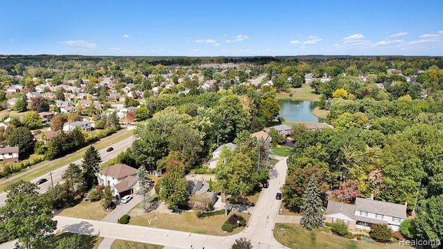 1609 Kilburn Road, Rochester Hills, MI 48306