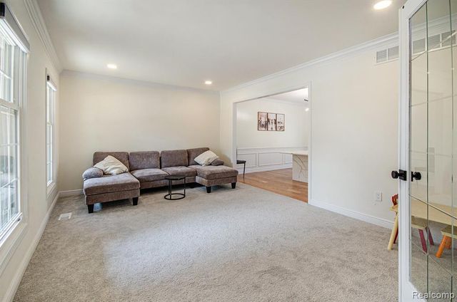 1609 Kilburn Road, Rochester Hills, MI 48306