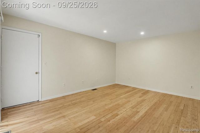 4190 Wabeek Lake Drive, Bloomfield Hills, MI 48302