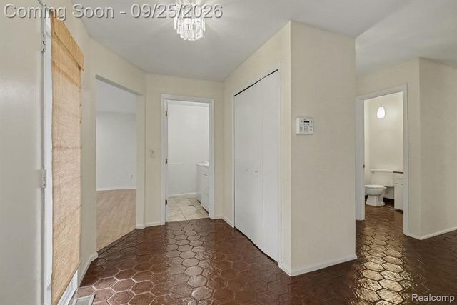 4190 Wabeek Lake Drive, Bloomfield Hills, MI 48302