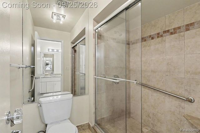 4190 Wabeek Lake Drive, Bloomfield Hills, MI 48302