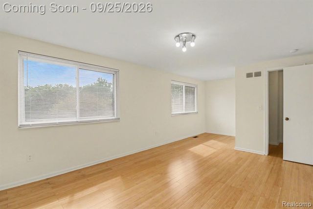4190 Wabeek Lake Drive, Bloomfield Hills, MI 48302