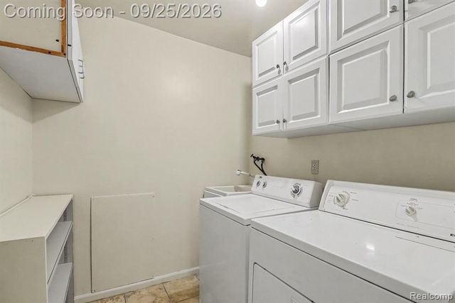 4190 Wabeek Lake Drive, Bloomfield Hills, MI 48302