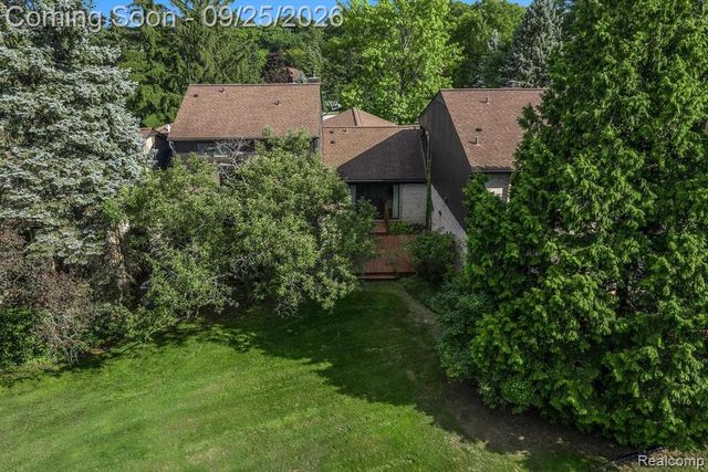 4190 Wabeek Lake Drive, Bloomfield Hills, MI 48302