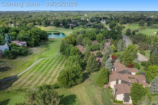 4190 Wabeek Lake Drive, Bloomfield Hills, MI 48302