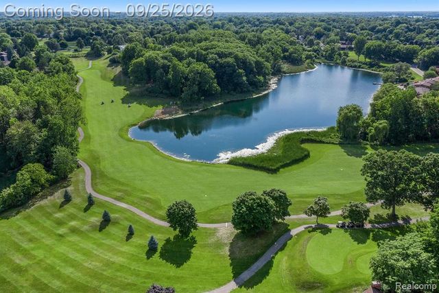 4190 Wabeek Lake Drive, Bloomfield Hills, MI 48302
