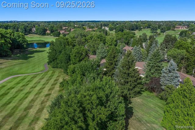4190 Wabeek Lake Drive, Bloomfield Hills, MI 48302