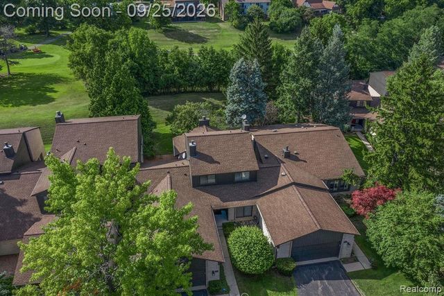 4190 Wabeek Lake Drive, Bloomfield Hills, MI 48302