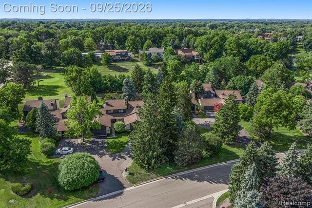 4190 Wabeek Lake Drive, Bloomfield Hills, MI 48302