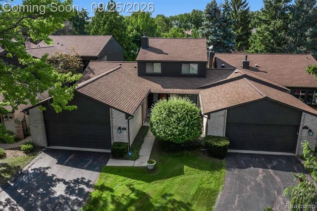 4190 Wabeek Lake Drive, Bloomfield Hills, MI 48302