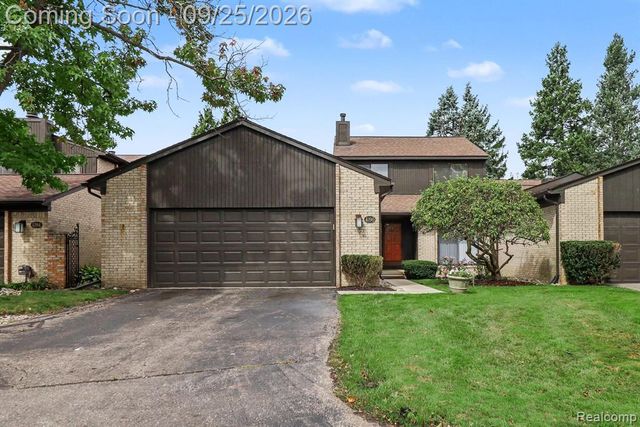 4190 Wabeek Lake Drive, Bloomfield Hills, MI 48302